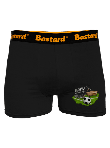 Kopu za svůj tým boxerky Black