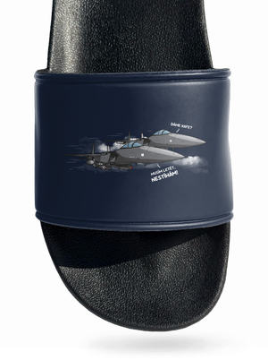 Stíhačka nestíhá pantofle Navy