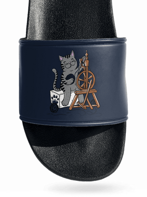 Kočka přede pantofle Navy