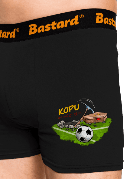 Kopu za svůj tým boxerky Black