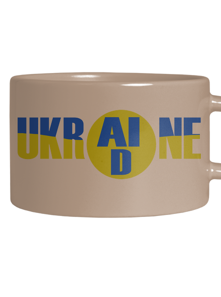 Ukrajina - AID hrnek makronka Brown Macaron