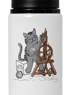 Kočka přede lahev na vodu White