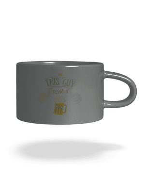 Tenhle týpek potřebuje pivo hrnek makronka Grey Macaron