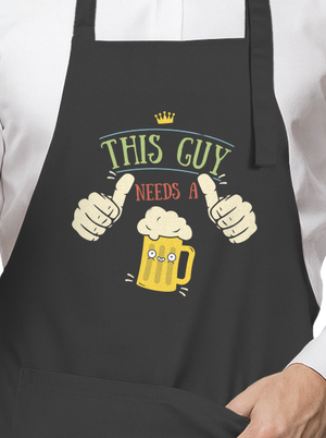 Tenhle týpek potřebuje pivo zástěra Dark Grey