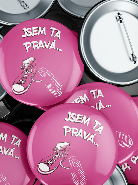 Placka Hledám tu pravou růžová