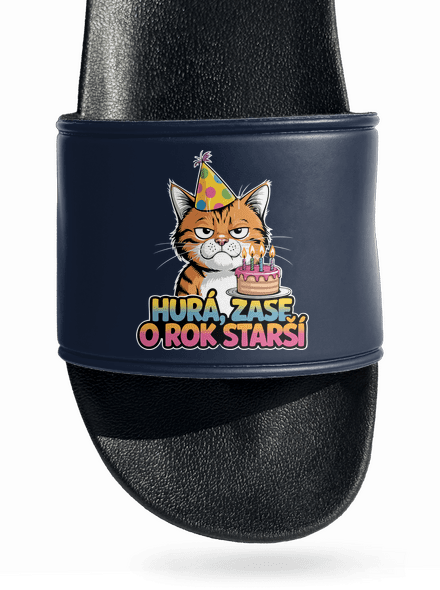 O rok starší pantofle Navy