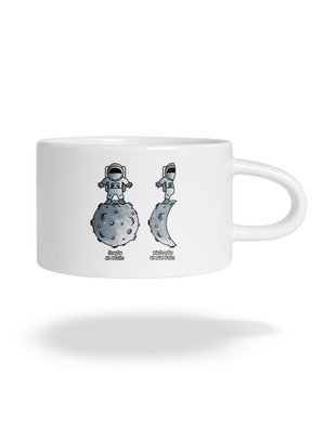 Půlčlovek na půlměsíci hrnek makronka White