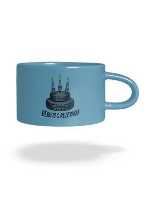 Beru to s rezervou hrnek makronka Blue Macaron