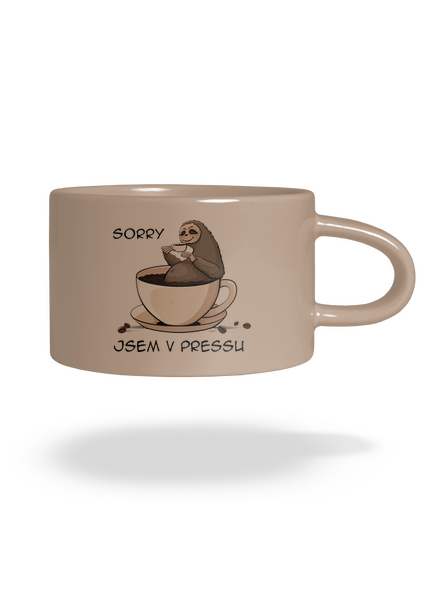 V pressu hrnek makronka Brown Macaron