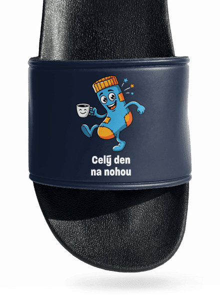 Na nohou pantofle Navy